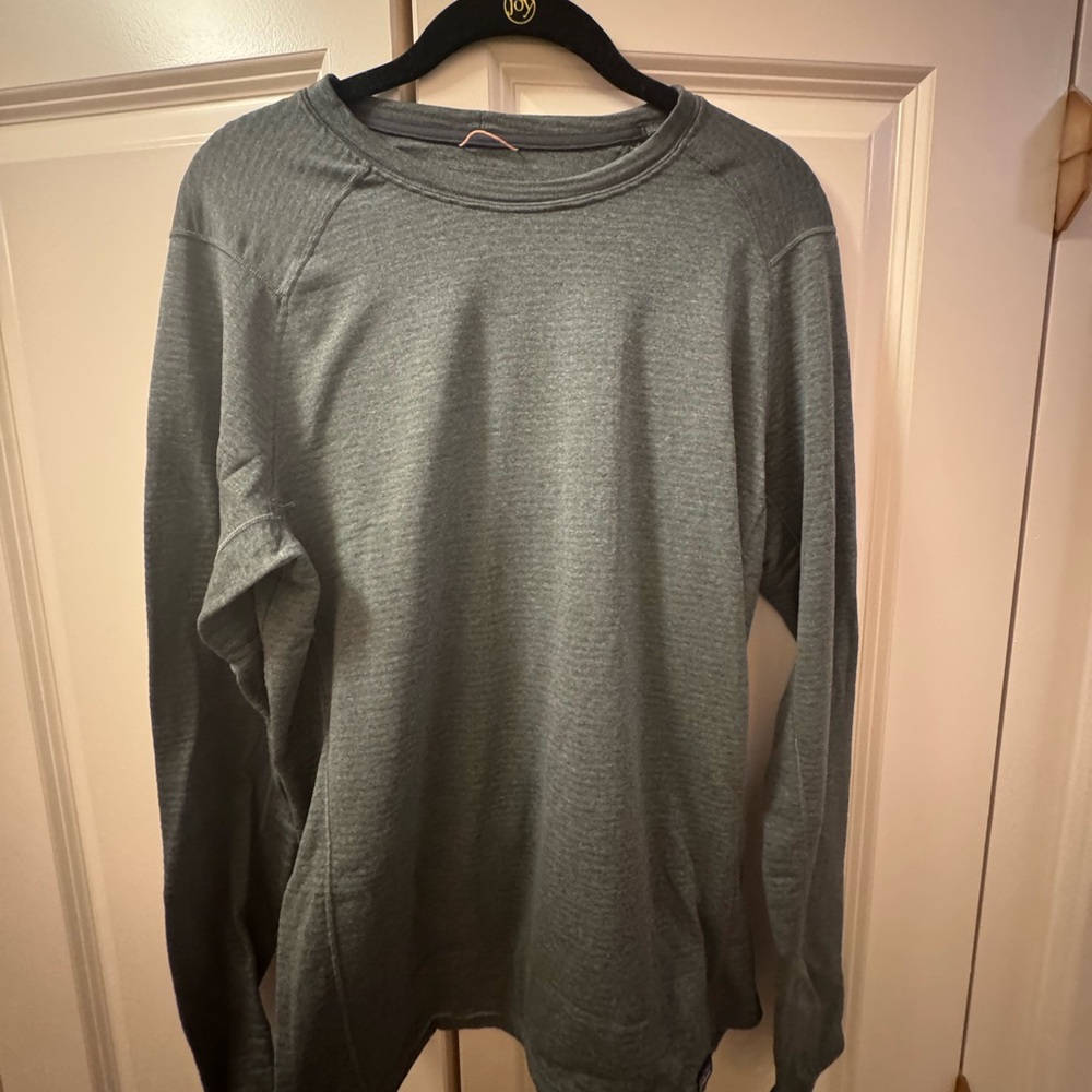 Patagonia Men’s Capilene base layer - gray. Size medium